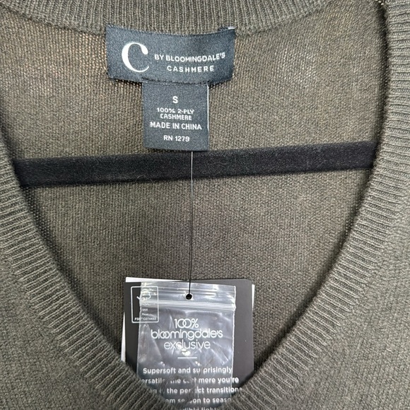 C by Bloomingdale's V-Neck Cashmere Sweater - Exclusive - Picture 2 of 3